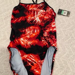 Nike women’s training swimsuit size 8/34 NWT